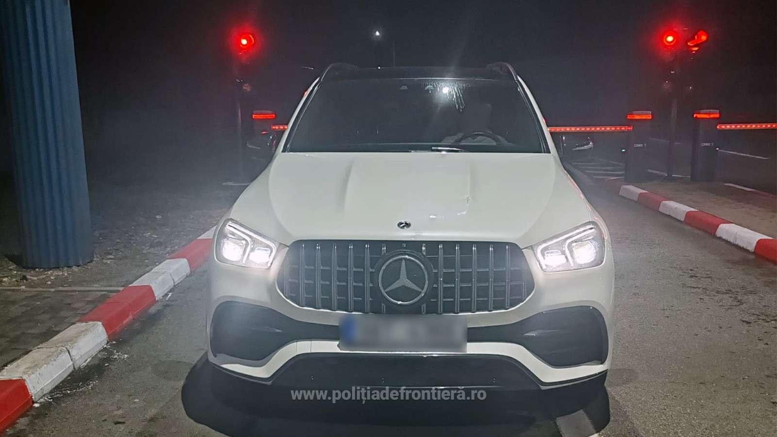 Mașină de lux aflată în atenția autorităților din Cehia, identificată de polițiștii de frontieră la punctul de trecere Stamora-Moravița, pe granița de vest a României