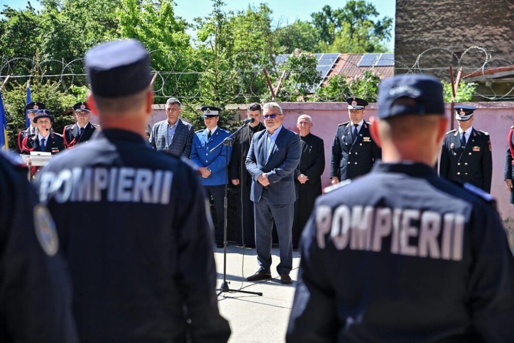 Primarul Petru Roman, prezent la aniversarea a 28 de ani a Secției de Pompieri Deta