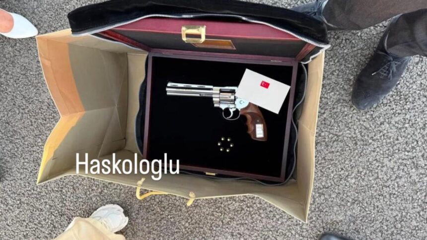 nicusor dan a primit de la erdogan un pistol gumusay si gloante arma va trece in custodia spp 1083537
