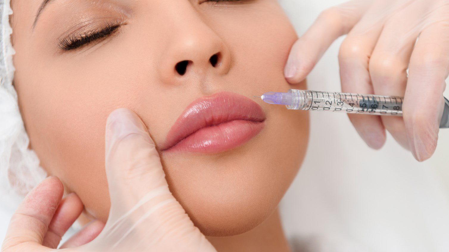 Acid hialuronic și toxină botulinică de peste 6.000 de euro, găsite în bagajul unui sârb la Moravița. Dosar penal pentru contrabandă