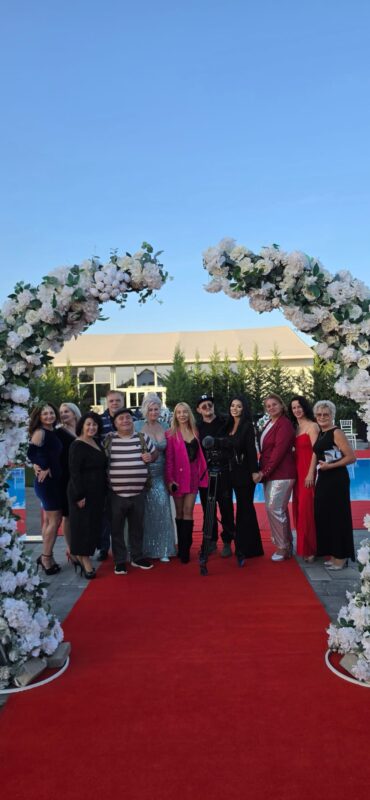 Andreea Cormier-Wacker, Monica Sanislav și Anka Staar – un parteneriat de excepție între Business Club Awards și Start Business Team, în comedia „Mitică se însoară”, în regia lui Dan Merișca