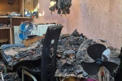 Apel umanitar în comuna Nițchidorf: O familie a rămas aproape fără casă după un incendiu devastator