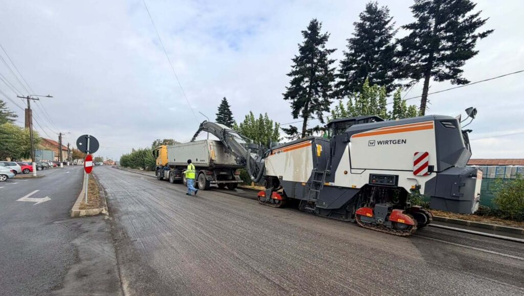 Asfalt nou în Deta, pe DN 59B, până la intersecția cu DN 59 Timișoara-Moravița