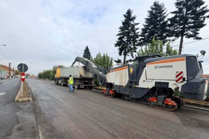 Asfalt nou în Deta, pe DN 59B, până la intersecția cu DN 59 Timișoara-Moravița